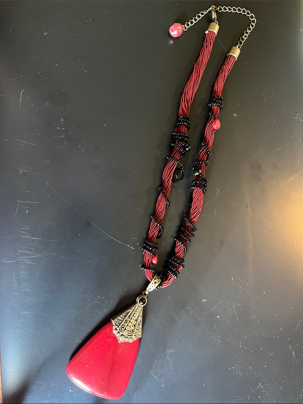 Source Unknown Red and Black Beaded Pendant Necklace